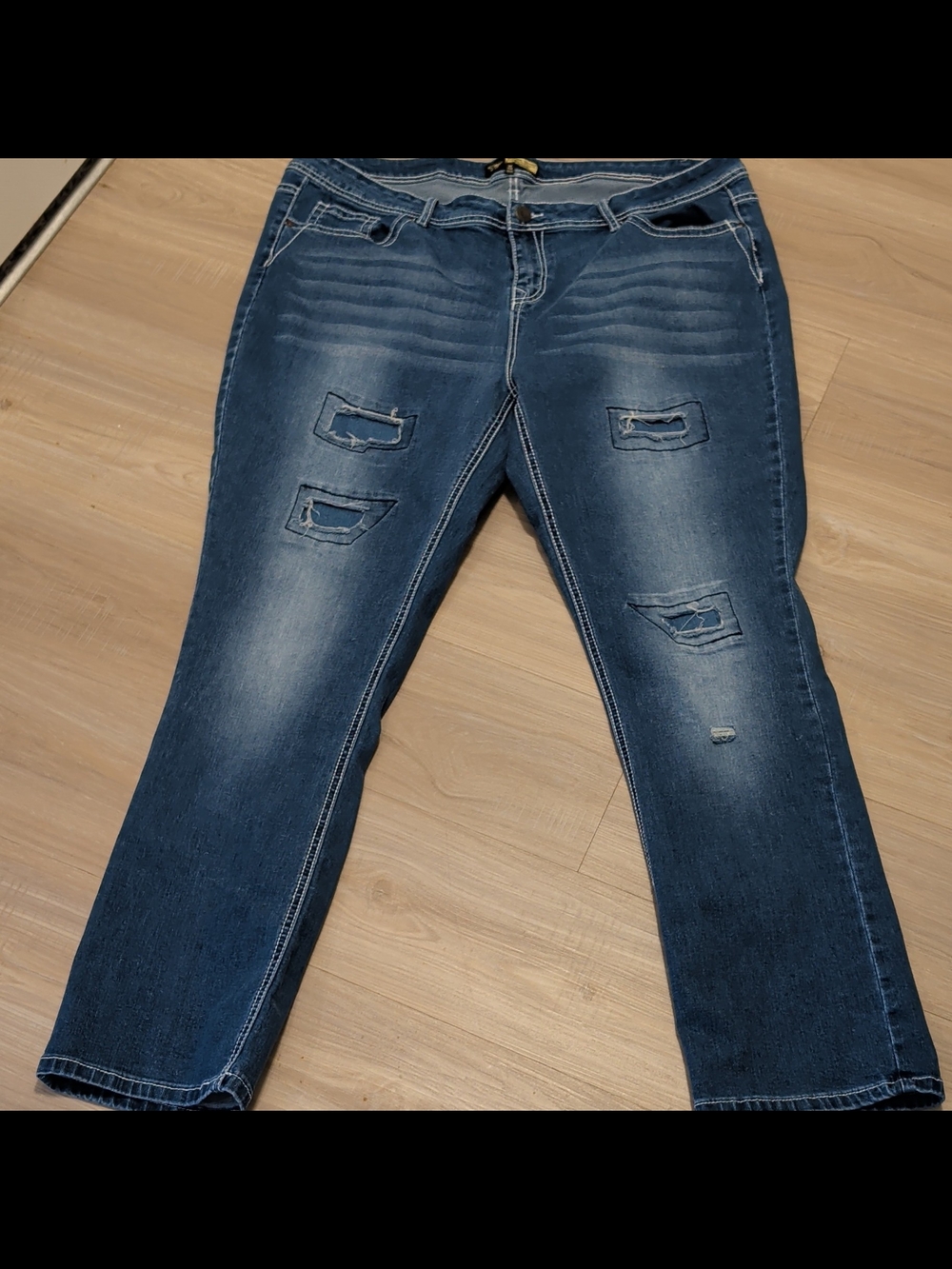 SUZANNE BETRO- Size 22 Pre-Owned Classic Distressed Women's Blue Jeans